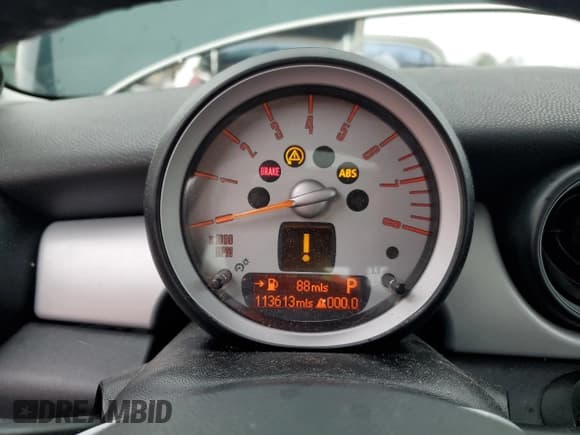 ✅ 2010 MINI Clubman • VIN: WMWML3C52ATX37635 • Lot: 85145894. Wystawiony na Copart z przebiegiem 113 613 mil. Bezpłatny archiwum sprzedaży aukcyjnych z USA i szczegółowy raport historii pojazdu na DreamBid. Zdjęcie 9.