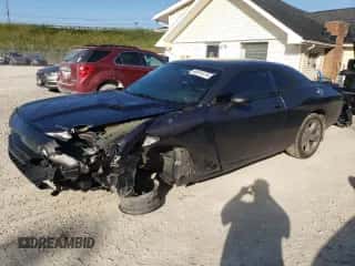 2014 Dodge Challenger SXT z VIN 2C3CDYAG4EH313829, wystawiony jako Copart lot #68274174 z przebiegiem Nie podano mil oraz Szkoda całkowita • Salvage title. Historia ofert i sprzedaży dostępna na DreamBid. Obrazek 1.