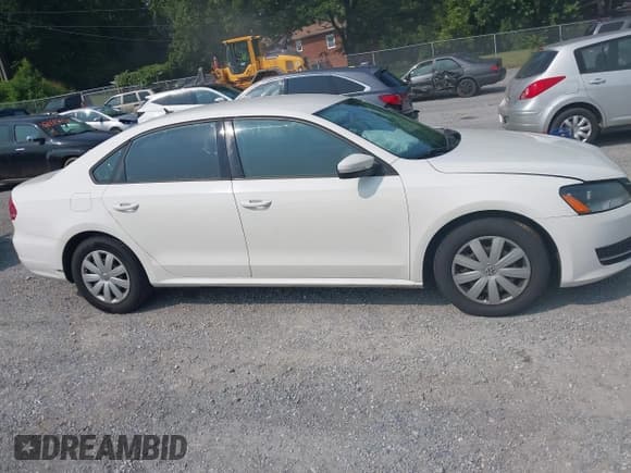 ✅ 2013 Volkswagen Passat S • VIN: 1VWAP7A34DC136456 • Lot: 42464973. Wystawiony na IAAI z przebiegiem 270 448 mil. Bezpłatny archiwum sprzedaży aukcyjnych z USA i szczegółowy raport historii pojazdu na DreamBid. Zdjęcie 14.