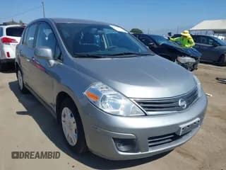 ✅ 2010 Nissan Versa S • VIN: 3N1BC1CP3AL466561 • Lot: 43388352. Wystawiony na IAAI z przebiegiem 89 824 mil. Bezpłatny archiwum sprzedaży aukcyjnych z USA i szczegółowy raport historii pojazdu na DreamBid. Zdjęcie 1.