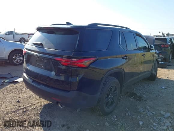 ✅ 2023 Chevrolet Traverse LS • VIN: 1GNERFKW5PJ321043 • Lot: 43370186. Wystawiony na IAAI z przebiegiem 32 386 mil. Bezpłatny archiwum sprzedaży aukcyjnych z USA i szczegółowy raport historii pojazdu na DreamBid. Zdjęcie 4.