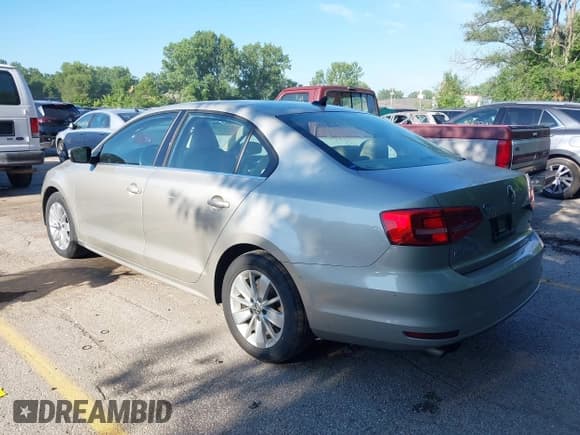 ✅ 2015 Volkswagen Jetta SE • VIN: 3VWD07AJ5FM318913 • Лот: 42671952. Опубликован ранее на IAAI с пробегом 120 169 миль. Бесплатный доступ к архиву аукционных продаж из США и подробный отчёт об истории автомобиля на DreamBid. Изображение 3.