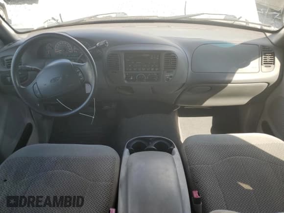 ✅ 2000 Ford F-150 XL • VIN: 1FTRX07LXYKA38662 • Lot: 68012515. Wystawiony na Copart z przebiegiem 96 880 mil. Bezpłatny archiwum sprzedaży aukcyjnych z USA i szczegółowy raport historii pojazdu na DreamBid. Zdjęcie 8.