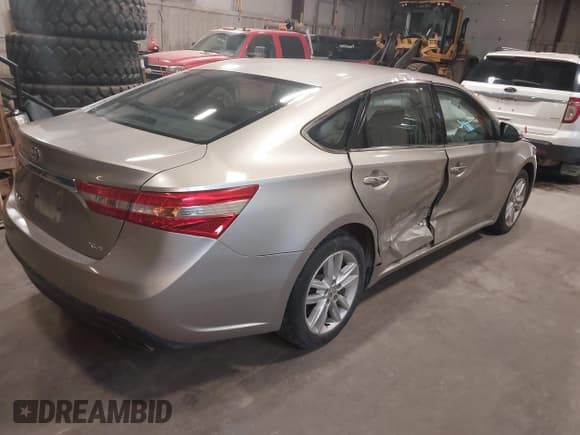 ✅ 2014 Toyota Avalon Limited • VIN: 4T1BK1EB7EU123454 • Lot: 42494629. Wystawiony na IAAI z przebiegiem 106 129 mil. Bezpłatny archiwum sprzedaży aukcyjnych z USA i szczegółowy raport historii pojazdu na DreamBid. Zdjęcie 4.