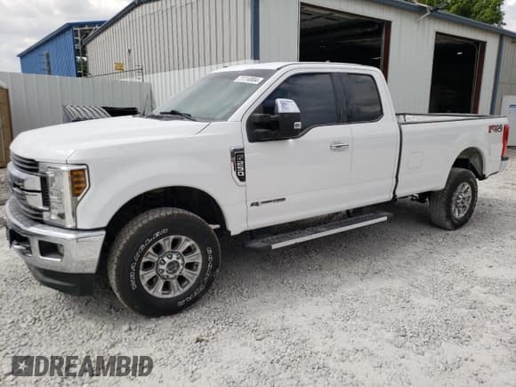 ✅ 2019 Ford F-250 XL • VIN: 1FT7X2BT3KEC45104 • Lot: 71114904. Listed on Copart with 179,206 mi. Free auction sales archive from the USA and detailed vehicle history report at DreamBid. Image 1.
