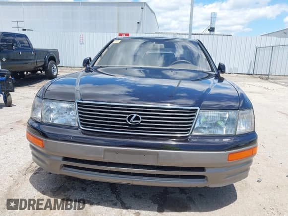 ✅ 1995 Lexus LS 400 • VIN: JT8UF22E3S0031393 • Lot: 42210711. Listed on IAAI with Not provided. Free auction sales archive from the USA and detailed vehicle history report at DreamBid. Image 12.