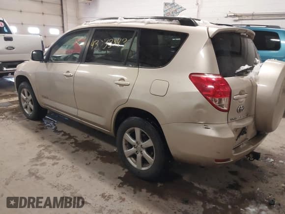 ✅ 2008 Toyota RAV4 Limited • VIN: JTMBK31V786029194 • Lot: 43833843. Wystawiony na IAAI z przebiegiem 233 086 mil. Bezpłatny archiwum sprzedaży aukcyjnych z USA i szczegółowy raport historii pojazdu na DreamBid. Zdjęcie 3.