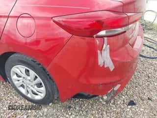 ✅ 2017 Hyundai Elantra SE • VIN: 5NPD74LF2HH206679 • Lot: 43359805. Wystawiony na IAAI z przebiegiem 138 420 mil mil. Skorzystaj z bezpłatnego archiwum sprzedaży aukcyjnych z USA i zobacz szczegółowy raport historii pojazdu na DreamBid. Zdjęcie 6.