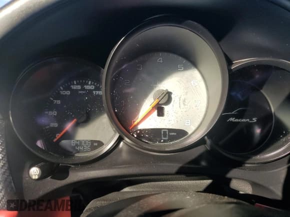 ✅ 2015 Porsche Macan S • VIN: WP1AB2A50FLB60163 • Lot: 86653795. Listed on Copart with 84,706 mi. Free auction sales archive from the USA and detailed vehicle history report at DreamBid. Image 9.