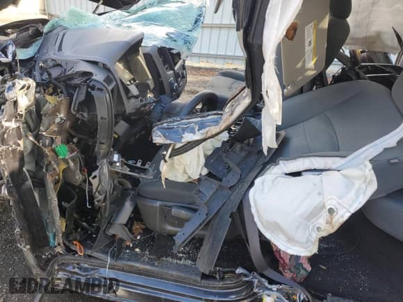 2019 Ram 1500 Express z VIN 1C6RR7FG2KS632409, wystawiony jako Copart lot #46122245 z przebiegiem Nie podano mil oraz Szkoda całkowita • Salvage title. Historia ofert i sprzedaży dostępna na DreamBid. Obrazek 7.