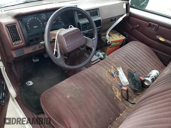 ✅ 1993 Nissan Frontier • VIN: 1N6SD11S9PC352714 • Lot: 82547445. Wystawiony na Copart z przebiegiem 235 497 mil. Bezpłatny archiwum sprzedaży aukcyjnych z USA i szczegółowy raport historii pojazdu na DreamBid. Zdjęcie 8.