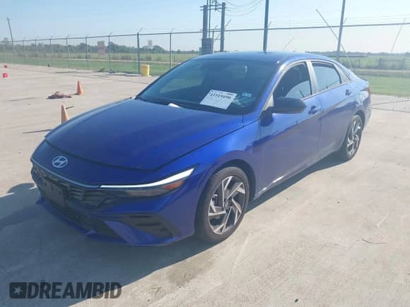 2025 Hyundai Elantra SEL Sport with VIN KMHLM4DGXSU992610, listed as a IAAI auction lot 43319490 with 1,894 mi miles and . Bid and sale history available at DreamBid. Image 2.