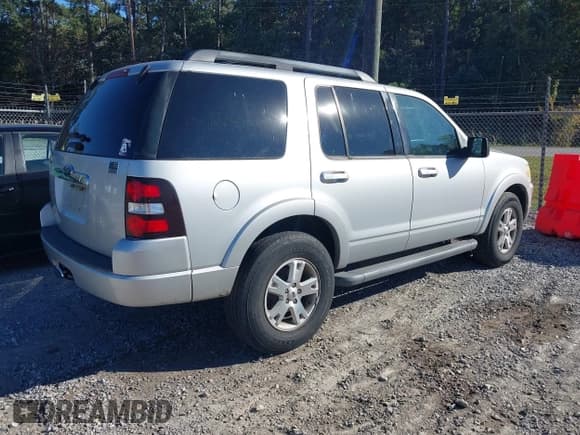 ✅ 2010 Ford Explorer XLT • VIN: 1FMEU6DE9AUA01849 • Lot: 43663501. Wystawiony na IAAI z przebiegiem 181 006 mil. Bezpłatny archiwum sprzedaży aukcyjnych z USA i szczegółowy raport historii pojazdu na DreamBid. Zdjęcie 4.