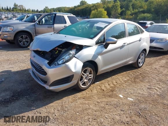 ✅ 2019 Ford Fiesta SE • VIN: 3FADP4BJ8KM116417 • Lot: 43256166. Wystawiony na IAAI z przebiegiem 52 192 mil. Bezpłatny archiwum sprzedaży aukcyjnych z USA i szczegółowy raport historii pojazdu na DreamBid. Zdjęcie 2.