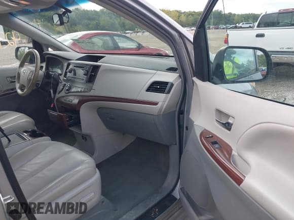 ✅ 2013 Toyota Sienna XLE AAS • VIN: 5TDYK3DC5DS402358 • Lot: 42977996. Listed on IAAI with 255,420 mi. Free auction sales archive from the USA and detailed vehicle history report at DreamBid. Image 5.