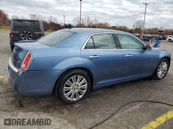 ✅ 2011 Chrysler 300 C • VIN: 2C3CK6CT6BH612156 • Lot: 90479495. Wystawiony na Copart z przebiegiem 179 247 mil. Bezpłatny archiwum sprzedaży aukcyjnych z USA i szczegółowy raport historii pojazdu na DreamBid. Zdjęcie 3.
