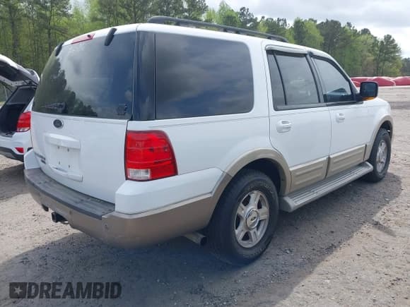 ✅ 2005 Ford Expedition Eddie Bauer • VIN: 1FMFU17525LA68887 • Lot: 41882254. Listed on IAAI with 207,010 mi. Free auction sales archive from the USA and detailed vehicle history report at DreamBid. Image 4.