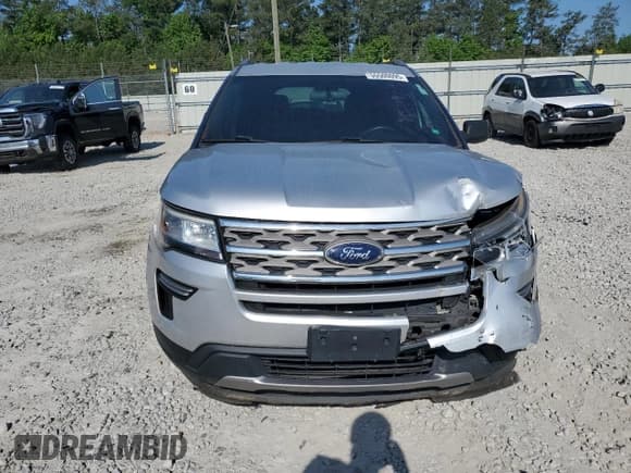 ✅ 2018 Ford Explorer XLT • VIN: 1FM5K7D89JGB03219 • Lot: 55500095. Wystawiony na Copart z przebiegiem 195 227 mil. Bezpłatny archiwum sprzedaży aukcyjnych z USA i szczegółowy raport historii pojazdu na DreamBid. Zdjęcie 5.