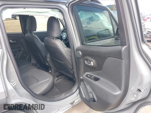 ✅ 2021 Jeep Renegade Limited • VIN: ZACNJDD19MPN35418 • Lot: 41995933. Listed on IAAI with 3,742 mi. Free auction sales archive from the USA and detailed vehicle history report at DreamBid. Image 8.