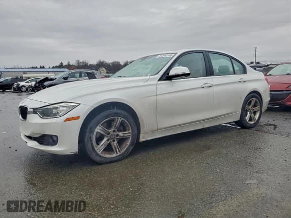 ✅ 2015 BMW 3 Series 328i xDrive • VIN: WBA3B5G50FNS13416 • Лот: 94340145. Опубликован ранее на Copart с пробегом 204 636 миль. Бесплатный доступ к архиву аукционных продаж из США и подробный отчёт об истории автомобиля на DreamBid. Изображение 1.