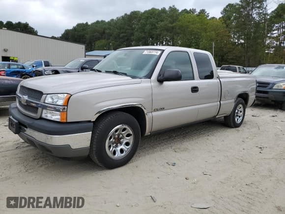 ✅ 2005 Chevrolet Silverado 1500 LS • VIN: 1GCEC19V75Z124299 • Лот: 71563774. Опубликован ранее на Copart с пробегом 326 354 миль. Бесплатный доступ к архиву аукционных продаж из США и подробный отчёт об истории автомобиля на DreamBid. Изображение 1.