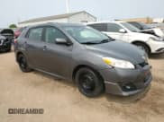 ✅ 2010 Toyota Matrix S • VIN: 2T1KE4EE3AC043275 • Lot: 59165225. Wystawiony na Copart z przebiegiem 245 854 mil. Bezpłatny archiwum sprzedaży aukcyjnych z USA i szczegółowy raport historii pojazdu na DreamBid. Zdjęcie 4.