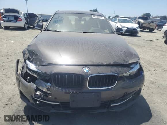 2016 BMW 3 Series z VIN WBA8E7C57GK415560, wystawiony jako Copart lot #60493425 z przebiegiem 37 702 mil mil oraz Szkoda całkowita • Salvage title. Historia ofert i sprzedaży dostępna na DreamBid. Obrazek 5.