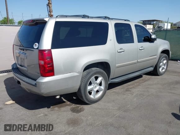 ✅ 2008 Chevrolet Suburban 2LT • VIN: 3GNFC16098G296293 • Lot: 42543429. Listed on IAAI with 184,659 mi. Free auction sales archive from the USA and detailed vehicle history report at DreamBid. Image 4.
