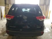 ✅ 2018 Toyota Highlander LE • VIN: 5TDBZRFH6JS834630 • Lot: 59680915. Wystawiony na Copart z przebiegiem 93 904 mil. Bezpłatny archiwum sprzedaży aukcyjnych z USA i szczegółowy raport historii pojazdu na DreamBid. Zdjęcie 6.