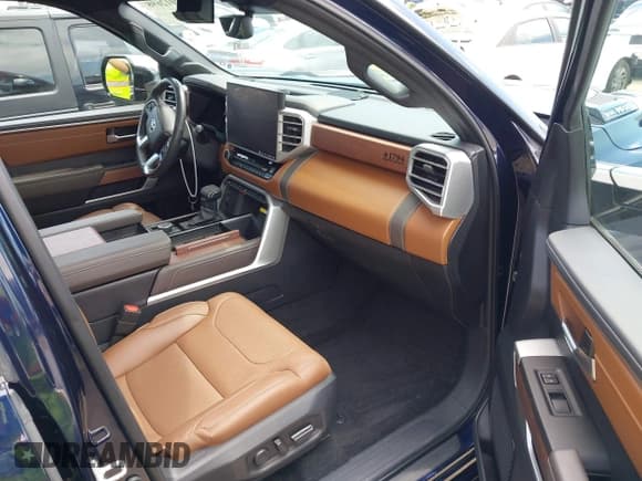 ✅ 2023 Toyota Tundra 1794 Edition • VIN: 5TFMC5DB2PX030507 • Lot: 42012698. Wystawiony na IAAI z przebiegiem 35 151 mil. Bezpłatny archiwum sprzedaży aukcyjnych z USA i szczegółowy raport historii pojazdu na DreamBid. Zdjęcie 5.