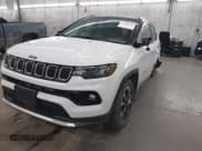 ✅ 2023 Jeep Compass (RED) Edition • VIN: 3C4NJDCN9PT573719 • Lot: 43081922. Wystawiony na IAAI z przebiegiem 41 039 mil. Bezpłatny archiwum sprzedaży aukcyjnych z USA i szczegółowy raport historii pojazdu na DreamBid. Zdjęcie 2.