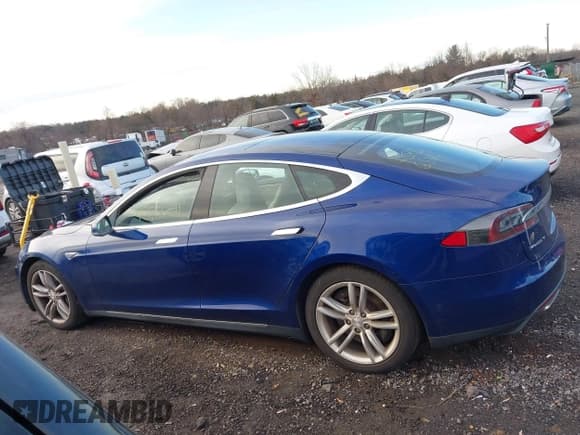 ✅ 2015 Tesla Model S 85D • VIN: 5YJSA1S20FF093624 • Лот: 43856541. Опубликован ранее на IAAI с пробегом Не указан. Бесплатный доступ к архиву аукционных продаж из США и подробный отчёт об истории автомобиля на DreamBid. Изображение 14.