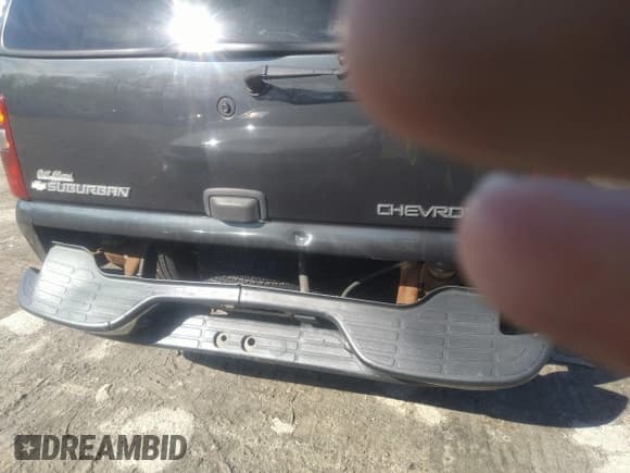 ✅ 2003 Chevrolet Suburban LT • VIN: 3GNEC16Z43G143744 • Lot: 41446890. Listed on IAAI with Not provided. Free auction sales archive from the USA and detailed vehicle history report at DreamBid. Image 6.