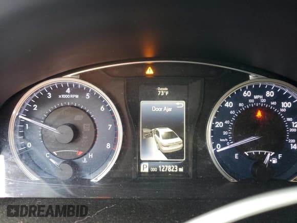 ✅ 2015 Toyota Camry SE • VIN: 4T1BF1FKXFU092303 • Lot: 85434625. Listed on Copart with 127,823 mi. Free auction sales archive from the USA and detailed vehicle history report at DreamBid. Image 9.