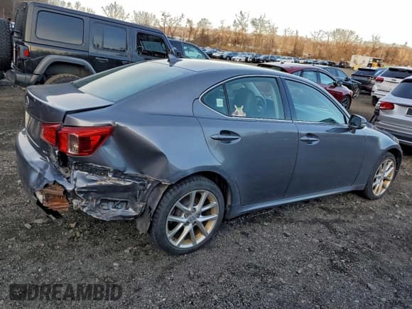 ✅ 2012 Lexus IS 250 • VIN: JTHCF5C21C5057061 • Лот: 94908305. Опубликован ранее на Copart с пробегом 131 056 миль. Бесплатный доступ к архиву аукционных продаж из США и подробный отчёт об истории автомобиля на DreamBid. Изображение 3.