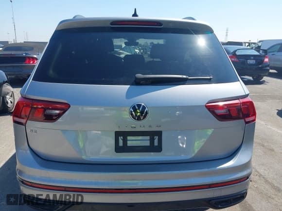 ✅ 2022 Volkswagen Tiguan SE R-Line Black • VIN: 3VVCB7AX5NM145326 • Lot: 43238231. Wystawiony na IAAI z przebiegiem 30 108 mil. Bezpłatny archiwum sprzedaży aukcyjnych z USA i szczegółowy raport historii pojazdu na DreamBid. Zdjęcie 16.