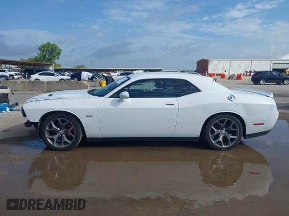 ✅ 2015 Dodge Challenger R/T • VIN: 2C3CDZAT3FH843343 • Lot: 42728494. Wystawiony na IAAI z przebiegiem Nie podano. Bezpłatny archiwum sprzedaży aukcyjnych z USA i szczegółowy raport historii pojazdu na DreamBid. Zdjęcie 14.
