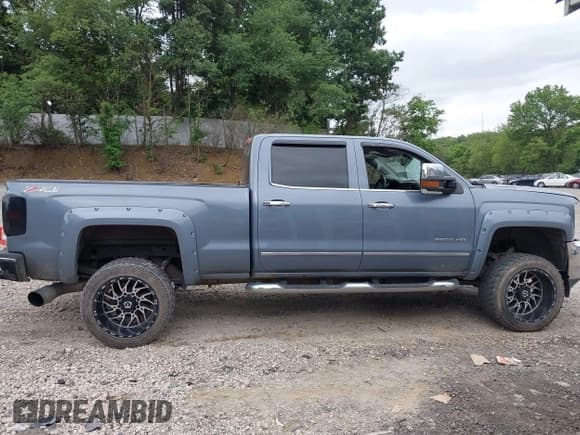 ✅ 2015 Chevrolet Silverado 2500HD LTZ • VIN: 1GC1KWE80FF620689 • Лот: 42782985. Опубликован ранее на IAAI с пробегом 197 758 миль. Бесплатный доступ к архиву аукционных продаж из США и подробный отчёт об истории автомобиля на DreamBid. Изображение 13.