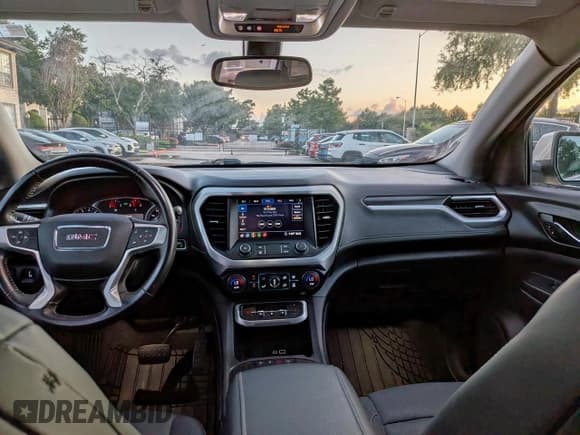 ✅ 2020 GMC Acadia SLT • VIN: 1GKKNMLS5LZ215621 • Lot: 62431825. Wystawiony na Copart z przebiegiem 80 014 mil. Bezpłatny archiwum sprzedaży aukcyjnych z USA i szczegółowy raport historii pojazdu na DreamBid. Zdjęcie 9.