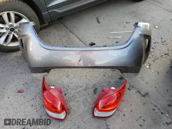 ✅ 2016 Hyundai Veloster • VIN: KMHTC6AD1GU248491 • Lot: 87244544. Wystawiony na Copart z przebiegiem 92 442 mil. Bezpłatny archiwum sprzedaży aukcyjnych z USA i szczegółowy raport historii pojazdu na DreamBid. Zdjęcie 12.