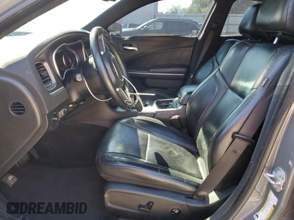 ✅ 2018 Dodge Charger GT • VIN: 2C3CDXJG7JH307754 • Lot: 84468585. Wystawiony na Copart z przebiegiem 140 988 mil. Bezpłatny archiwum sprzedaży aukcyjnych z USA i szczegółowy raport historii pojazdu na DreamBid. Zdjęcie 7.