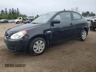 2010 Hyundai Accent GL z VIN KMHCN3BC9AU157717, wystawiony jako Copart lot #65841434 z przebiegiem 286 749 mil mil oraz Czysty tytuł • Clean title. Historia ofert i sprzedaży dostępna na DreamBid. Obrazek 1.