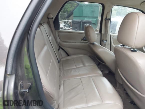 ✅ 2006 Ford Escape XLT • VIN: 1FMCU03116KB98490 • Lot: 42168558. Listed on IAAI with 255,382 mi. Free auction sales archive from the USA and detailed vehicle history report at DreamBid. Image 8.