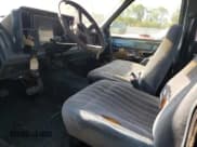 ✅ 1991 Chevrolet Silverado 1500 • VIN: 2GCEC19K8M1160225 • Lot: 73439084. Wystawiony na Copart z przebiegiem 324 398 mil. Bezpłatny archiwum sprzedaży aukcyjnych z USA i szczegółowy raport historii pojazdu na DreamBid. Zdjęcie 7.