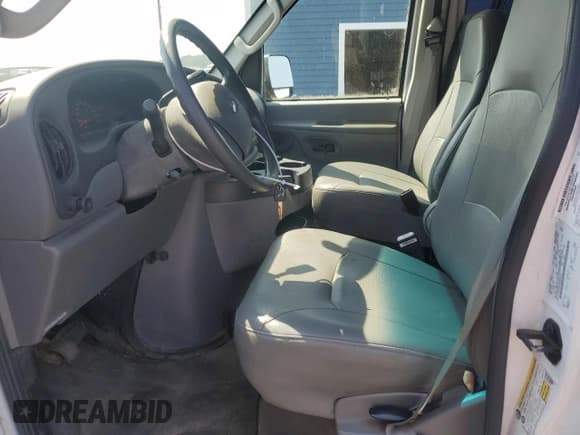 ✅ 2006 Ford Econoline Cargo • VIN: 1FTNE24WX6HB38415 • Lot: 68597985. Wystawiony na Copart z przebiegiem 238 167 mil. Bezpłatny archiwum sprzedaży aukcyjnych z USA i szczegółowy raport historii pojazdu na DreamBid. Zdjęcie 7.