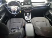 ✅ 2019 Kia Forte LXS • VIN: 3KPF24AD3KE067621 • Lot: 82353585. Wystawiony na Copart z przebiegiem 103 875 mil. Bezpłatny archiwum sprzedaży aukcyjnych z USA i szczegółowy raport historii pojazdu na DreamBid. Zdjęcie 8.