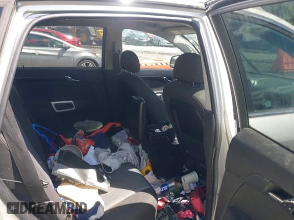 ✅ 2014 Chevrolet Captiva Sport LS • VIN: 3GNAL2EK2ES652899 • Lot: 42191815. Wystawiony na IAAI z przebiegiem 216 714 mil. Bezpłatny archiwum sprzedaży aukcyjnych z USA i szczegółowy raport historii pojazdu na DreamBid. Zdjęcie 8.