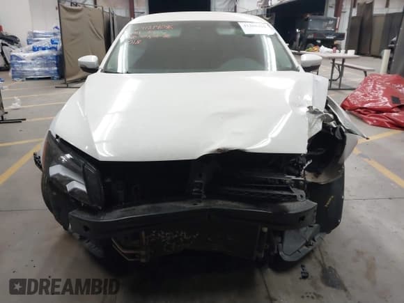 ✅ 2015 Volkswagen Passat S • VIN: 1VWAT7A34FC077018 • Лот: 41205102. Опубликован ранее на IAAI с пробегом Не указан. Бесплатный доступ к архиву аукционных продаж из США и подробный отчёт об истории автомобиля на DreamBid. Изображение 12.