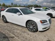 ✅ 2014 Chrysler 300 S • VIN: 2C3CCABG6EH181245 • Lot: 93874655. Wystawiony na Copart z przebiegiem 214 718 mil. Bezpłatny archiwum sprzedaży aukcyjnych z USA i szczegółowy raport historii pojazdu na DreamBid. Zdjęcie 4.