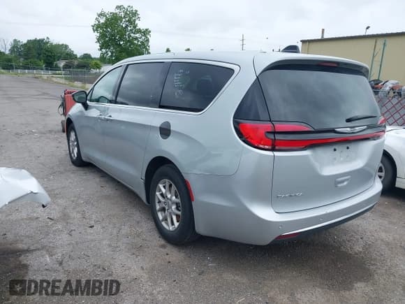 ✅ 2024 Chrysler Pacifica Touring L • VIN: 2C4RC1BG9RR128397 • Lot: 42535935. Listed on IAAI with 43,144 mi. Free auction sales archive from the USA and detailed vehicle history report at DreamBid. Image 3.